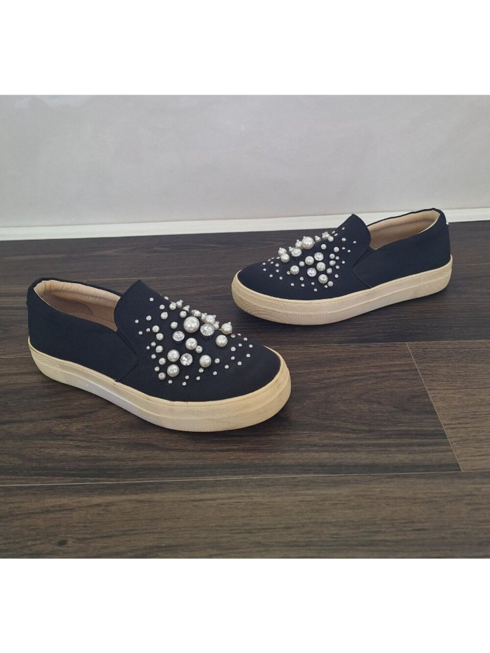 💙 Steve Madden Embellished Slip On Sneakers Size 8 Black Pearl Rhinestone Shoes